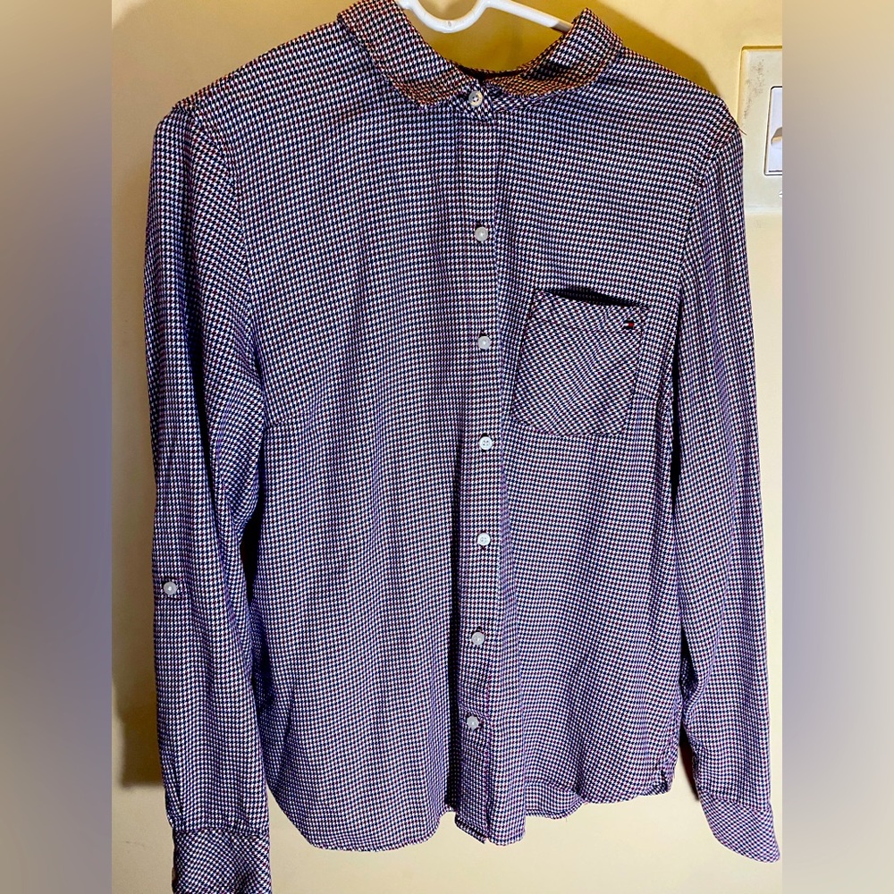 Like new Tommy Hilfiger button up long sleeve